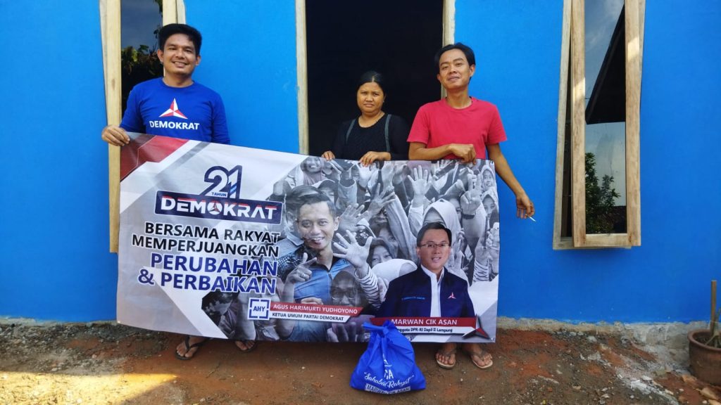 Peduli Warga Terdampak Kenaikan Harga BBM, MCA Bagikan Ribuan Paket Sembako Kepada Masyarakat Way Kanan.
