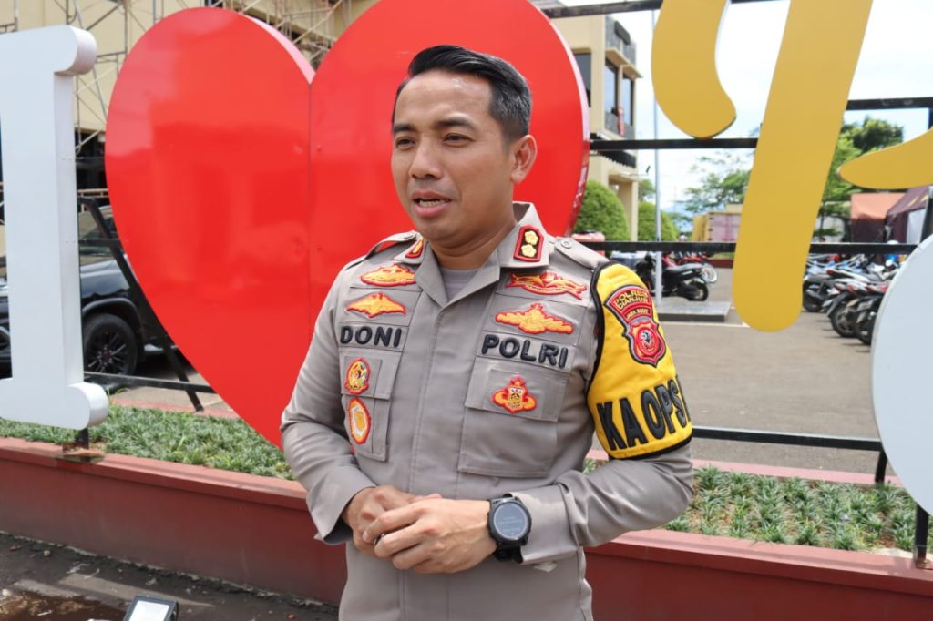 Melalui Polres Cianjur, Polda Kalteng Serahkan Bantuan Kemanusiaan Korban Gempa