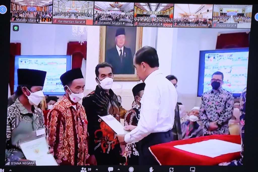 Kapolda Kalteng Hadiri Penyerahan Setifikat Tanah Oleh Presiden RI Secara Virtual