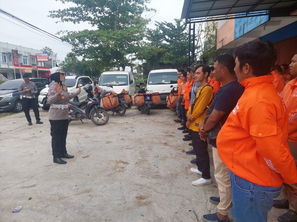Ditlantas Ajak Kurir Shoope Express Jadi Pelopor Keselamatan Berlalu Lintas
