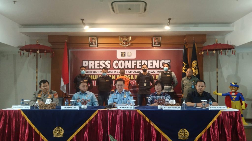 Imigrasi Ngurah Rai Kanwil Kemenkumham Bali Pulangkan Subjek _Red Notice_ Interpol Buronan Kasus Narkoba