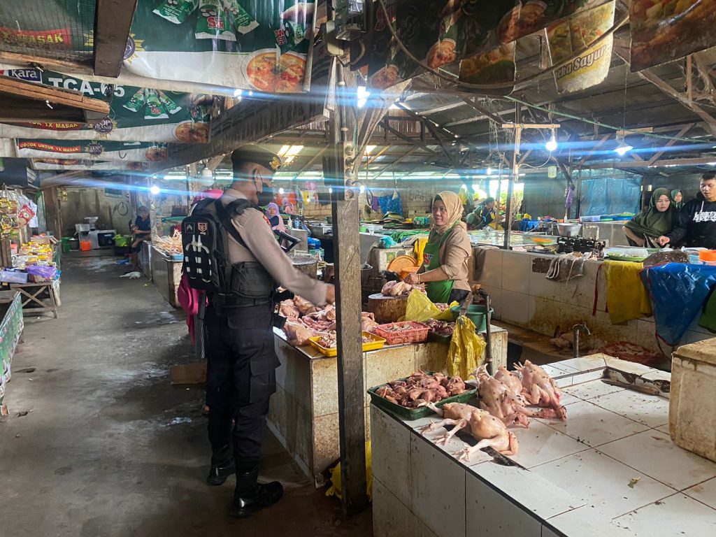 Berikan Rasa Aman, Patmor Samapta Sambangi Pasar Rajawali