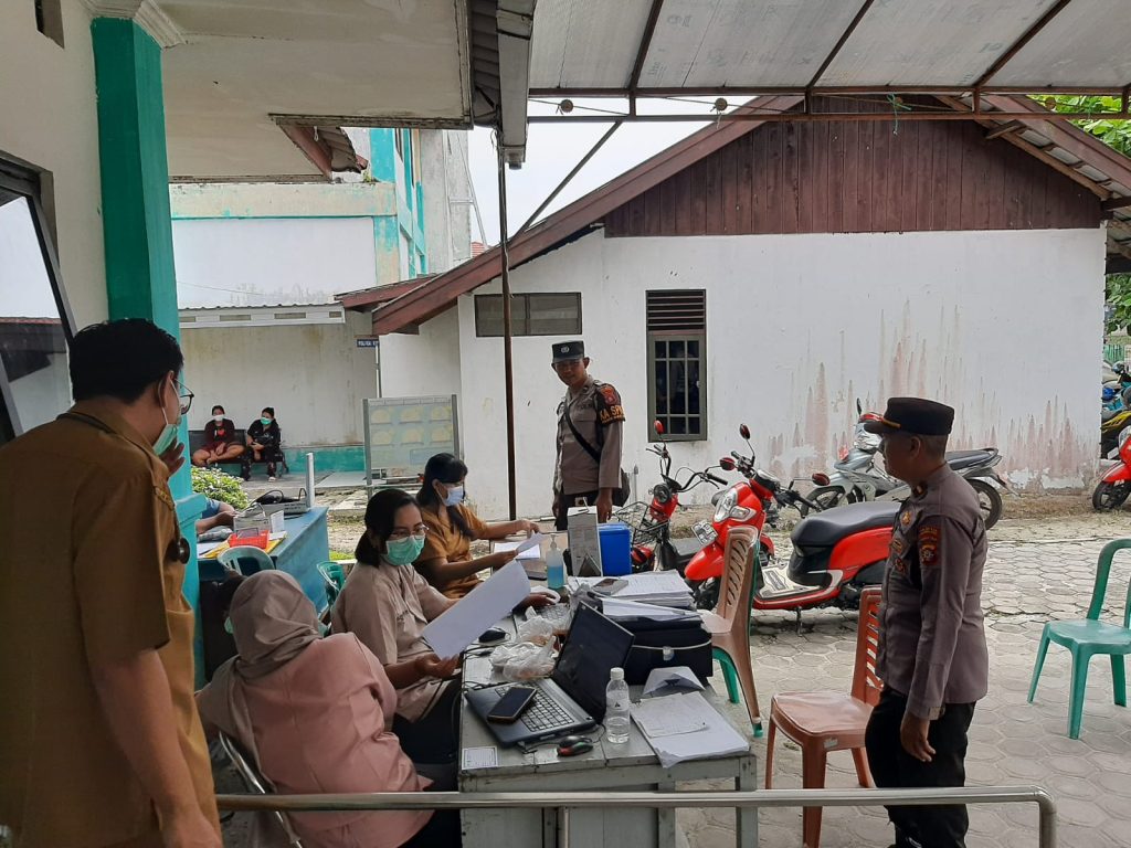 Dukung Kegiatan Vaksinasi, Polsek Bukit Batu Sambangi Puskesmas Tangkiling