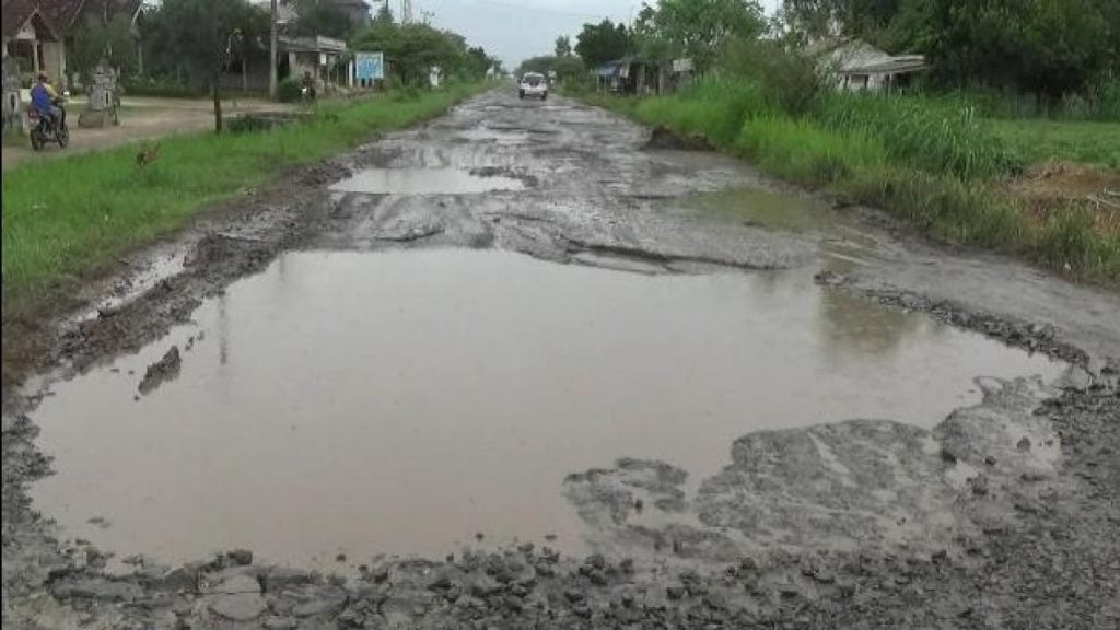 10 Tahun Tidak Tersentuh Perbaikan, Kondisi Jalan Penghubung Tiga Kecamatan di Lamteng Rusak Parah