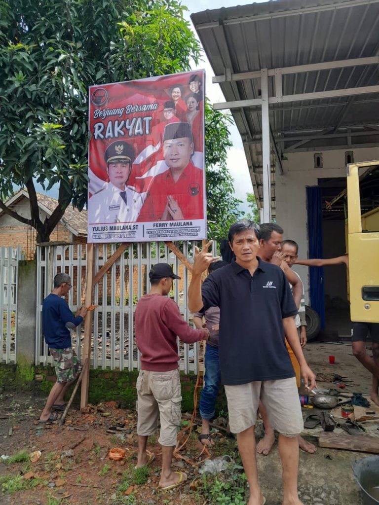 Banner Mulai Bertebaran, Masyarakat Ingin Yulius Maulana Maju di Pilkada Lahat 2024