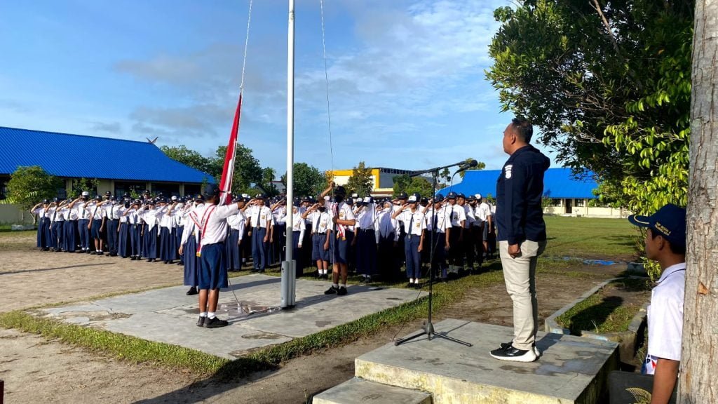 Humas Polda Kalteng Jadi Pembina Upacara di SMPN 6 Sampaikan 4 Hal