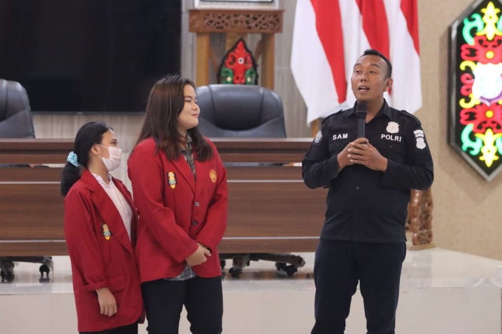 Humas Polda Kalteng Sampaikan Ilmu Komunikasi dan Manajemen Kehumasan Saat Kuliah Lapangan FISIP UMP