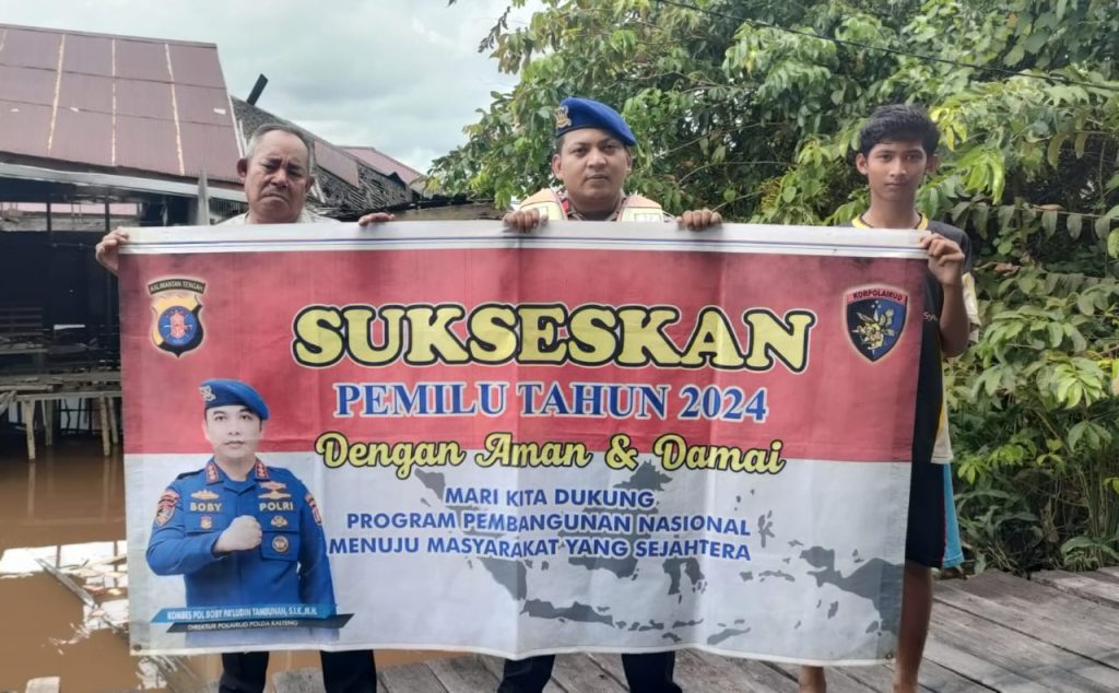 Personel Ditpolairud Sosialisasi Pada Masyarakat Das Kahayan Pemilu Tahun 2024