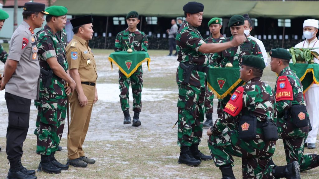 Kapolda Kalteng Bersama Panglima TNI Hadiri Pelepasan 555 Prajurit TNI Ke Papua.
