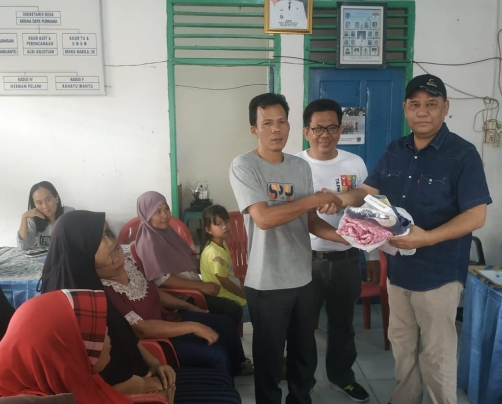 Balfas Zaman Wakili Yulius Maulana Beri Bantuan di Kikim Selatan
