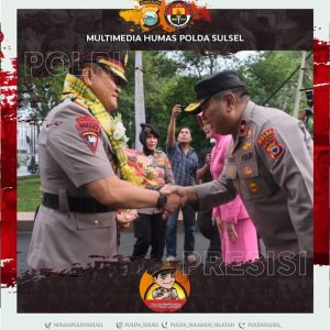 Para personal Polda Sulsel memberi salam Kepada Kapolda baru