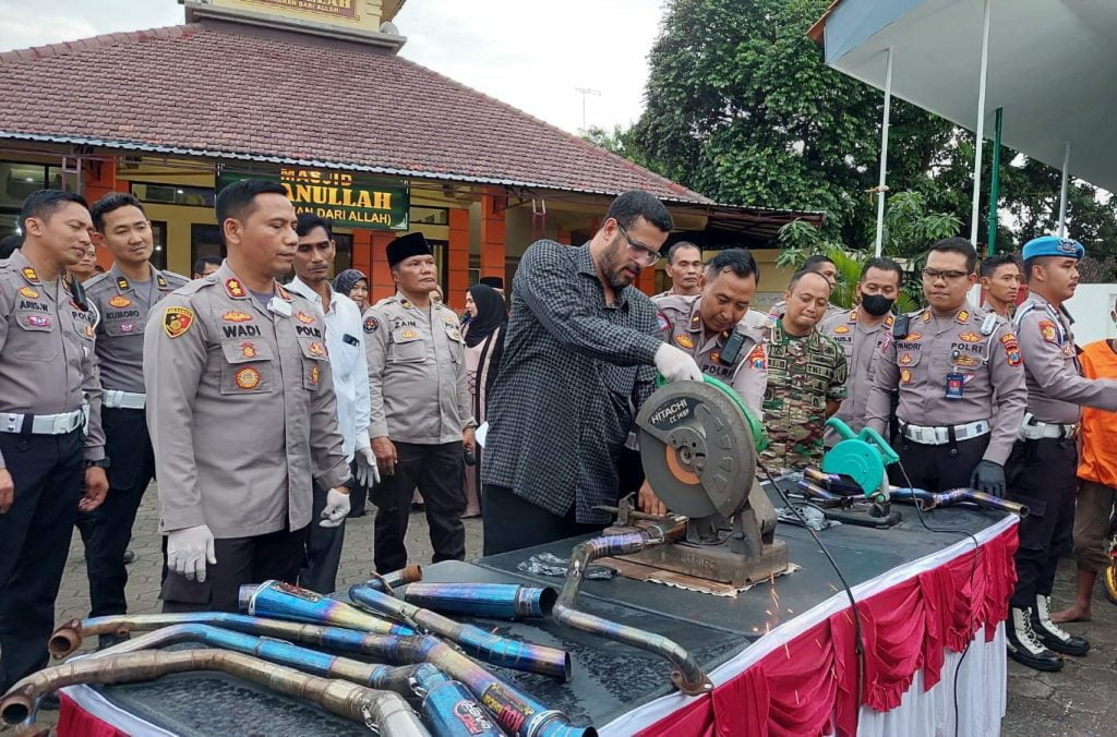 Bersama Forkopimda, Wali Kota Probolinggo Musnahkan Barang Bukti Operasi Pekat