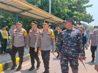 Mudik Lebaran Kapolda Kep Babel di dampingi Kapolres Bangka Barat Bersama Forkopimda Cek Pelabuhan Tanjung Kalian