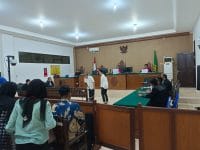 Terdakwa Ben Brahim S Bahat dan Ary Egahni Hadiri Langsung Persidangan