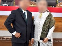 Oknum Pengganti Antar Waktu (PAW) DPRD Ogan Ilir diduga sudah menipu salah satu warga desa Burai Kecamatan Tanjung Batu Kabupaten Ogan Ilir Provinsi Sumatera Selatan.