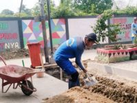 Revitalisasi Saluran Air di Taman Bermain Sungai Begog di Jalan Peralihan