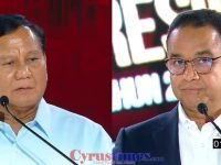 Capres Anies Rasyid Baswedan (Kanan), Capres Prabowo Subianto (Kiri) saat Debat Ketiga Capres Pemilu 2024