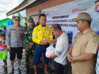 PT SEM Rimau Group Salurkan Bansos Korban Banjir di Dusun Hilir
