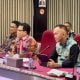 Pj Bupati Kapuas, Erlin Hardi (kiri) bersama Sekda Kapuas, Septedy (kanan) menyampaikan capaian kinerja Pejabat Kapuas di Kemendagri Jakarta