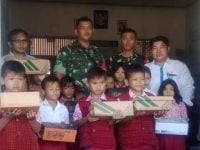 Peduli Pendidikan, Koramil 1011-11/Kapuas Hulu Berikan Bantuan Perlengkapan Sekolah