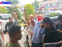 [Video] Aksi Protes di Konpers Dugaan Malapraktik Hingga Pernyataan Korban