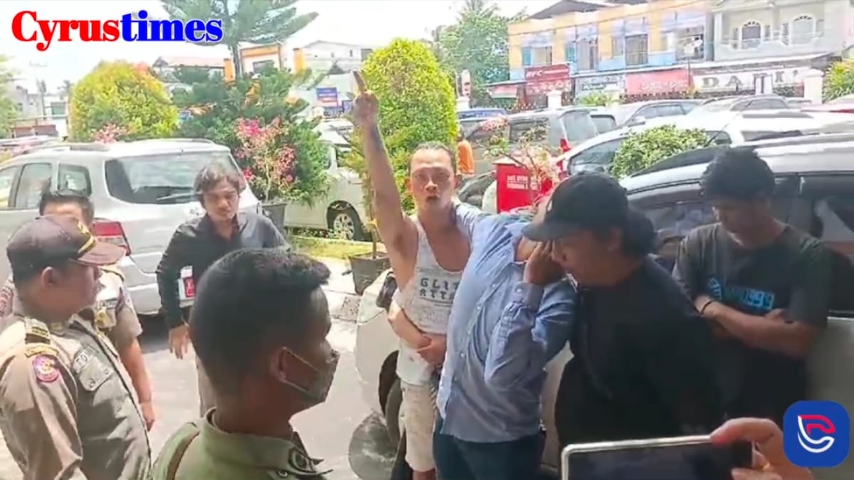 [Video] Aksi Protes di Konpers Dugaan Malapraktik Hingga Pernyataan Korban