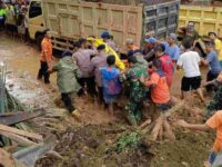 Banjir dan Longsor di Sumbar 30 Warga Meninggal Dunia
