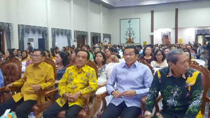 Foto kedekatan dengan Perdie M Yoseph