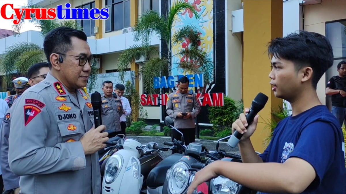 [Video] Kapolda Kalteng Berbincang dan Kembalikan Motor Korban Curanmor