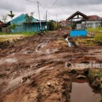 Hebat! Walau Tak Diperhatikan Pemerintah, Warga Menteng Palangka Raya Rela Patungan Demi Perbaiki Jalan Rusak dan Bangun Saluran Irigasi