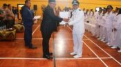 Bupati Kabupaten Sukabumi H Marwan Hamami (Baju Hitam) saat lakukan pengukuhan perpanjangan jabatan 378 Kepala Desa setempat. Foto/istimewa