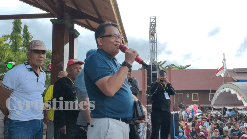 Masyarakat Padati Deklarasi Bapaslon Bupati Kapuas Erlin Hardi dan Alberkat Yadi