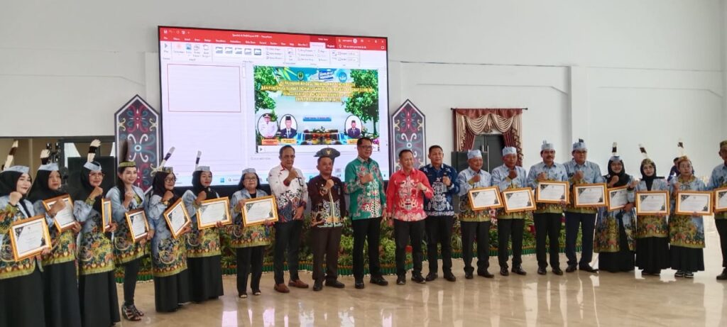 Disdik Kapuas Gelar Pembukaan IHT dan Penyerahan Piagam PSP
