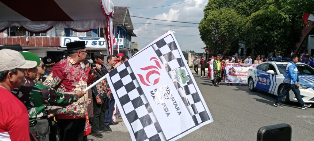 Pawai Kemerdekaan HUT RI ke 79 di Kapuas Berlangsung Meriah