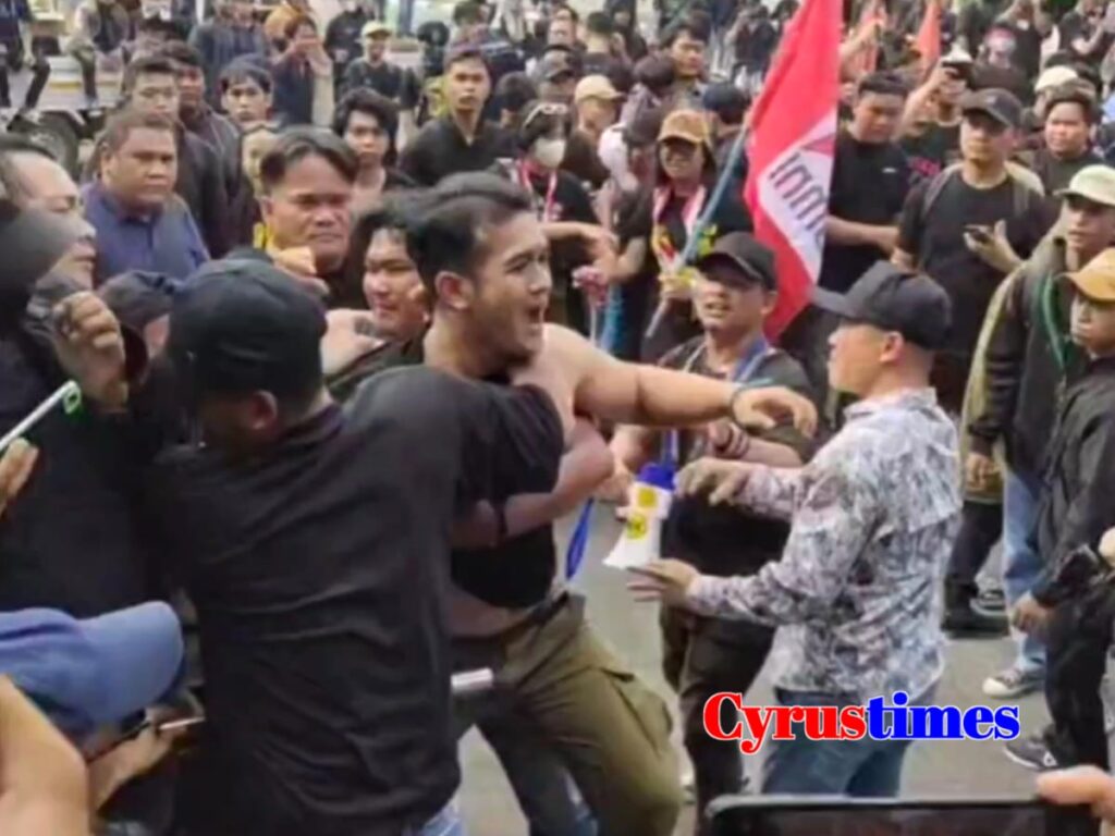 Aksi Demo RUU Pilkada di Kalteng Sempat Ricuh, DPRD Diberi Waktu 1×24 Jam