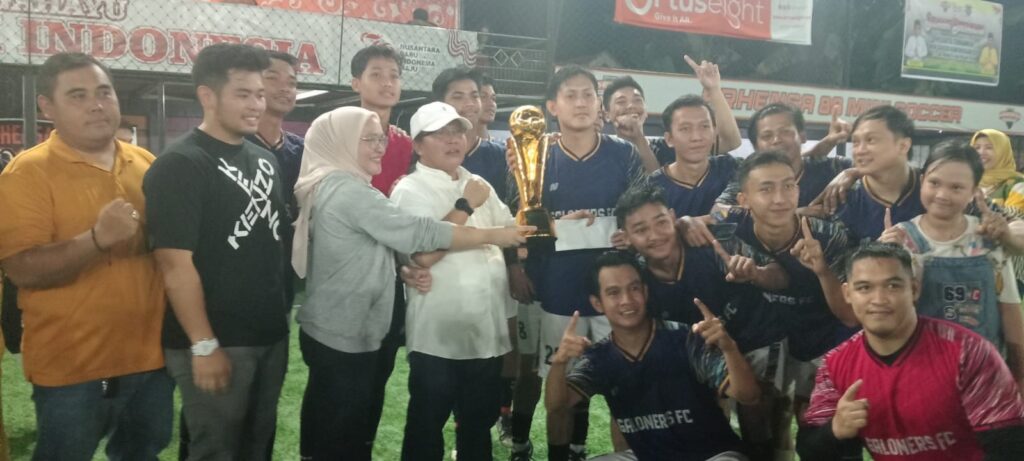 Grand Final Turnamen Mini Soccer Yang Digelar Bakal Calon Bupati dan Wakil Bupati Kapuas Erlin Hardi dan Alberkat Yadi Berjalan Sukses