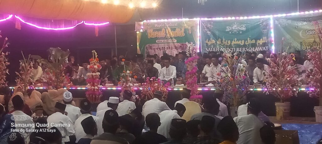 KUMANDANG SHOLAWAT PERINGATI MAULID NABI MUHAMMMAD DI MASJID BAITURRAHMAN SALEH MUKTI