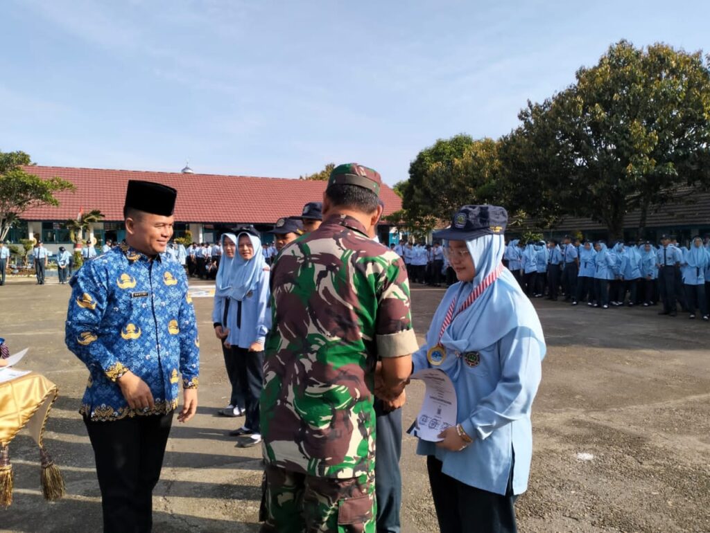 Melalui Upacara Bendera Rutin, SMAN 4 Lahat Ajak Siswa-Siswinya Jauhi Narkoba dan Tawuran.