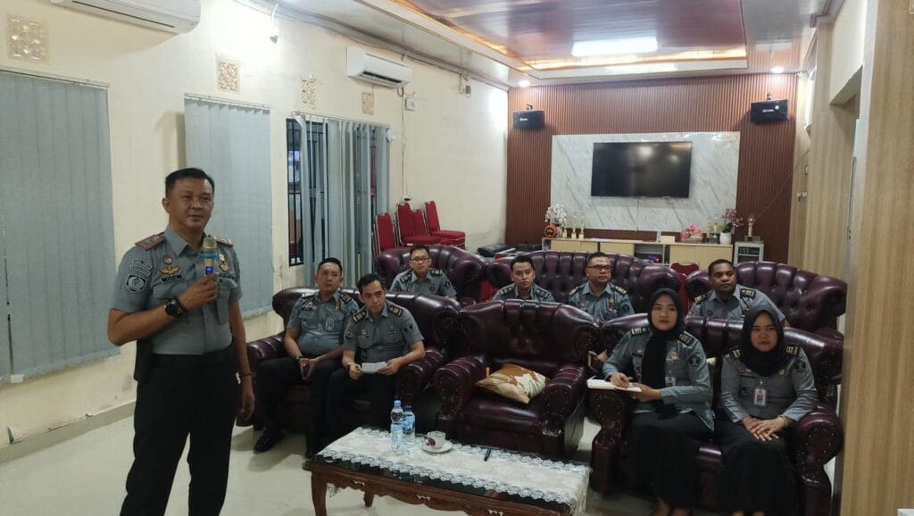 David Rosehan, memimpin rapat internal guna penguatan tugas dan fungsi