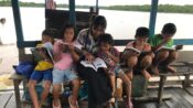 BEM UPR Bangun Pojok Baca Terapung di Desa Simpur untuk Tingkatkan Literasi Masyarakat