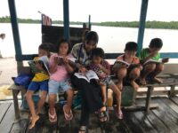 BEM UPR Bangun Pojok Baca Terapung di Desa Simpur untuk Tingkatkan Literasi Masyarakat