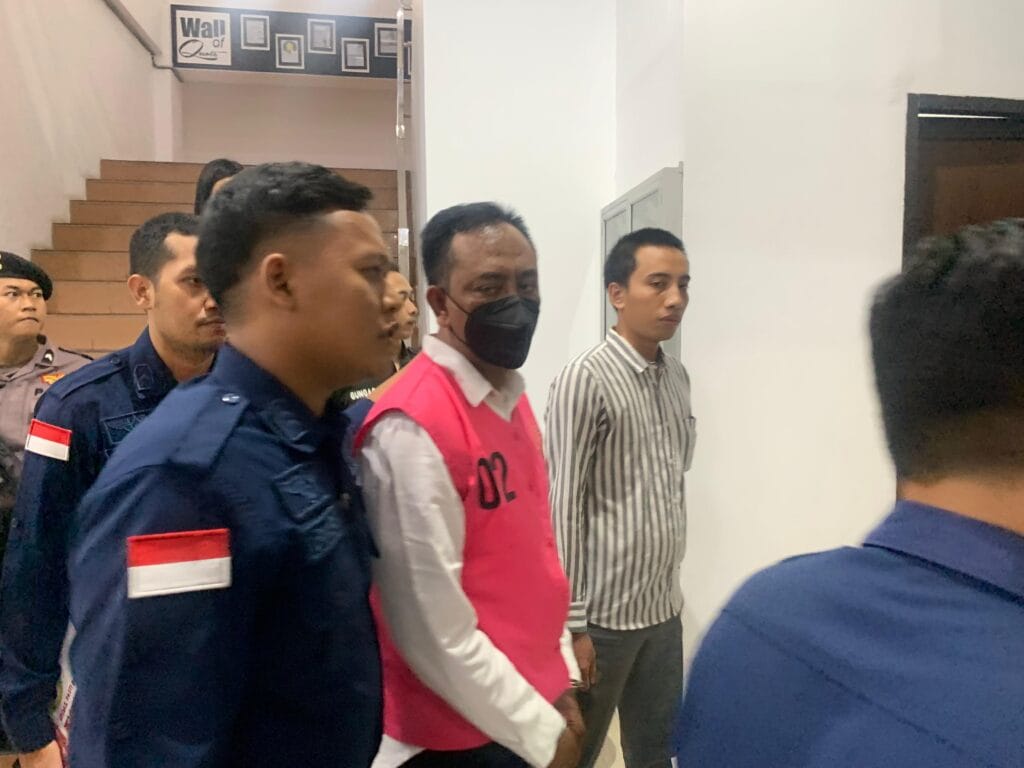 Tersandung Kasus Pemerasan dan Gratifikasi Pengadaan Tanah Tol, Kades Belimbing Kini Resmi Ditahan