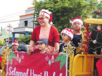 Pj Bupati Barsel Deddy Winarwan Resmikan Parade Natal 2024, Ajak Masyarakat Jaga Kerukunan