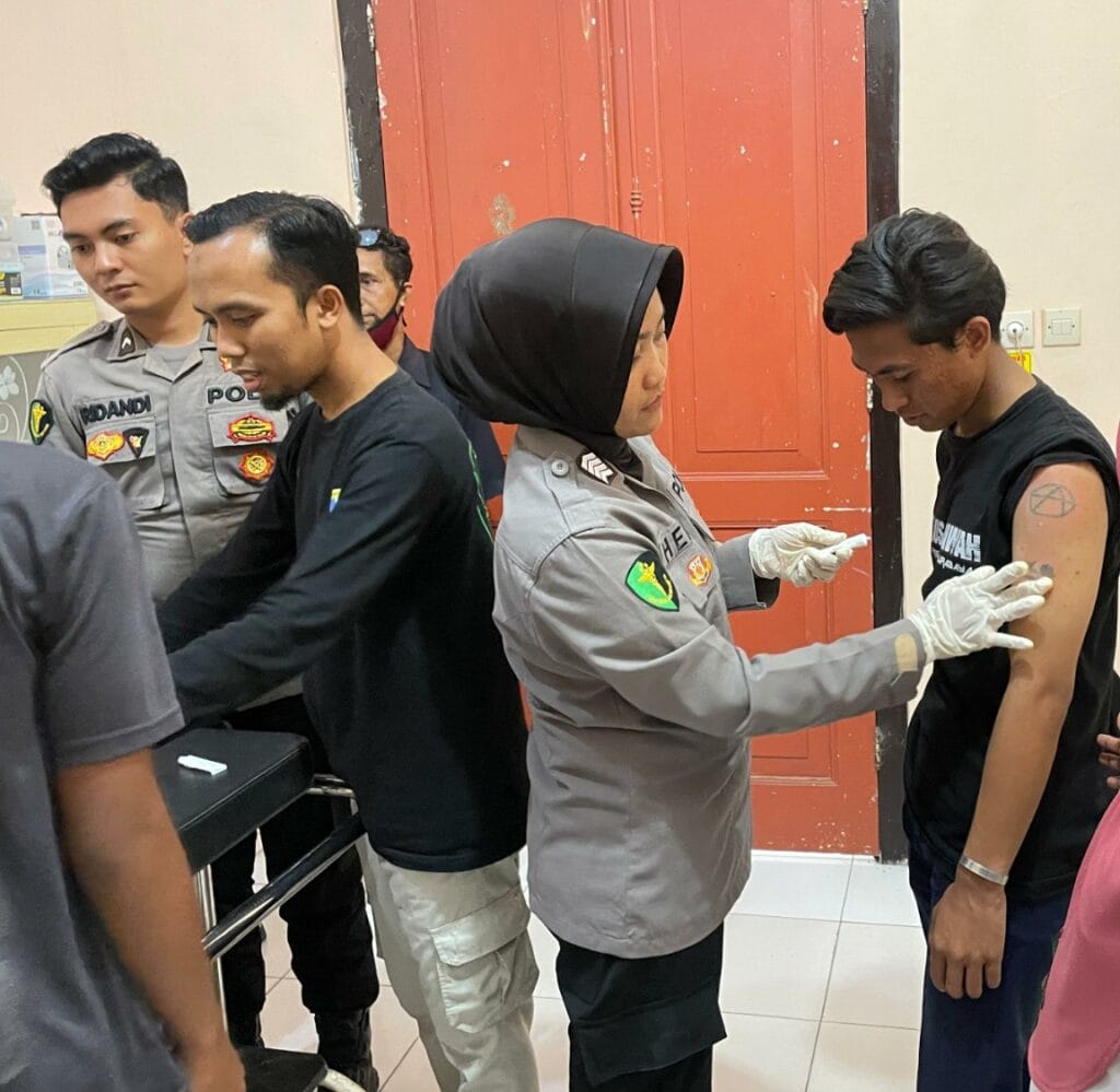 Yuk Hapus Tatto Sekarang! Polres Situbondo Gelar Program Hapus Tatto Gratis
