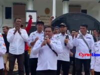 Aksi Damai Sidang Kasus Pemortalan Lahan PT Sungai Rangit Sampoerna Agro oleh Kades Tempayung di PN Pangkalan Bun