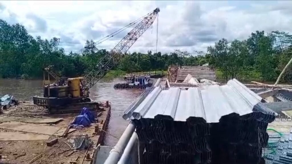 [Video] Kondisi Terkini Proyek Jembatan di Desa Terusan Raya Pasca Ambruk