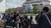 Sempat Diwarnai Kericuhan, Aksi Demo Penolakan UU TNI di Kalteng Berakhir dengan Dialog