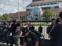 Sempat Diwarnai Kericuhan, Aksi Demo Penolakan UU TNI di Kalteng Berakhir dengan Dialog