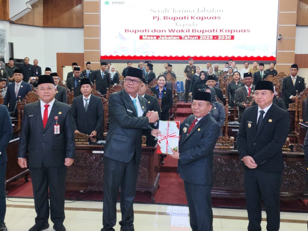 Bupati Kapuas Wiyatno Sampaikan Visi Misi Kapuas Bersinar Pada Paripurna