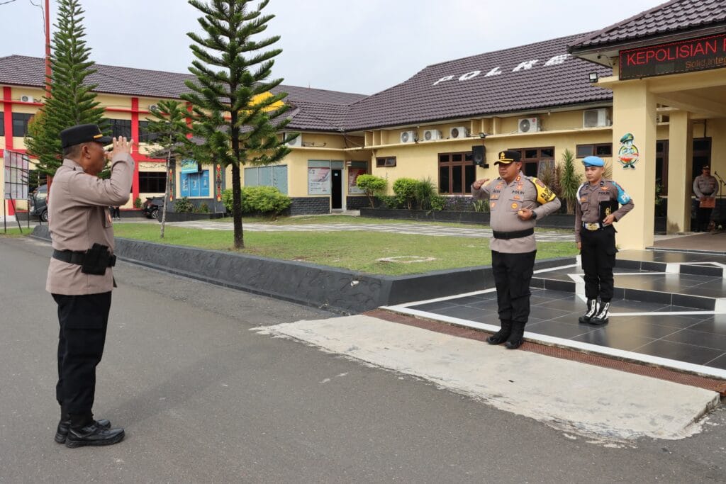 Polres Kapuas Gelar Upacara Tradisi Penyambutan 22 Bintara Remaja